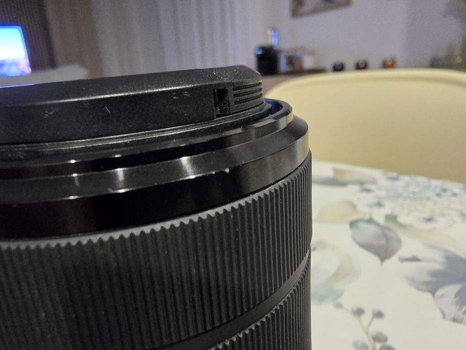Sony FE 28-70mm f/3.5-5.6 OSS (Impecável / Com Parassol)