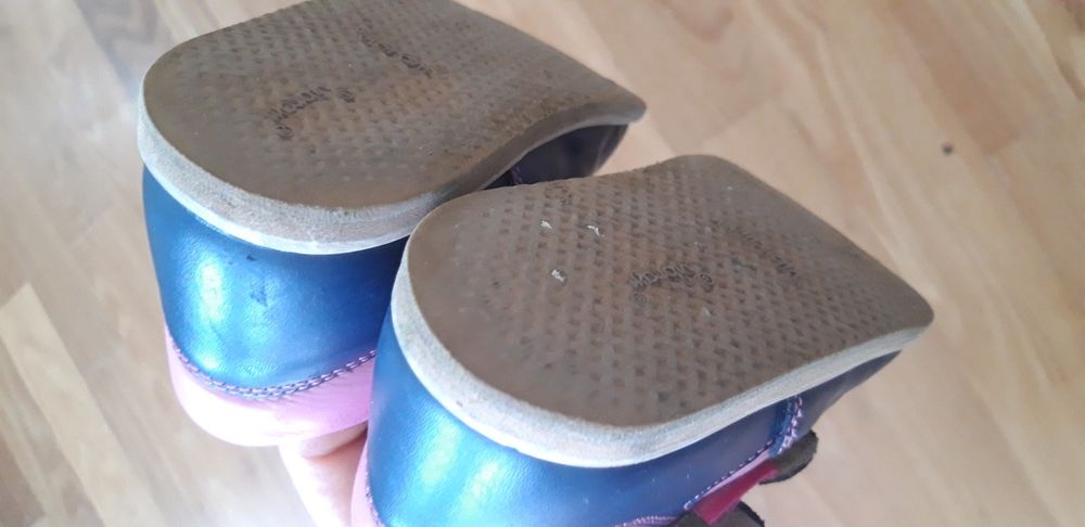 buty Aurelka usztywniany zapiętek roz. 23 dł. wkł. 15,5 cm (szafa Mai)