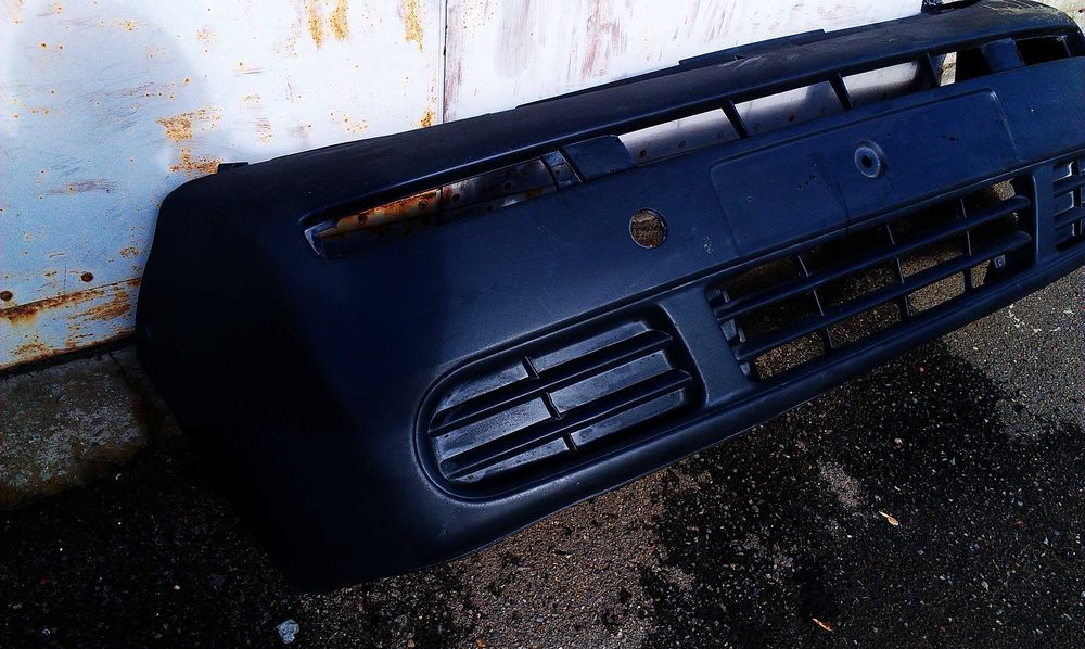 передній бампер Опель Віваро 2002-2014