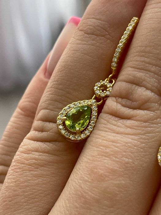 Серебряные серьги с зеленым натуральным перидотом 5х7мм