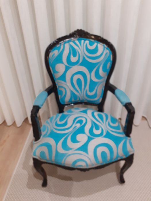 Conjunto cadeirão e espelho em lacado preto