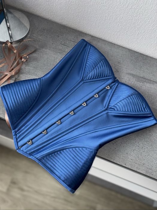 Корсет з фігурними бочками