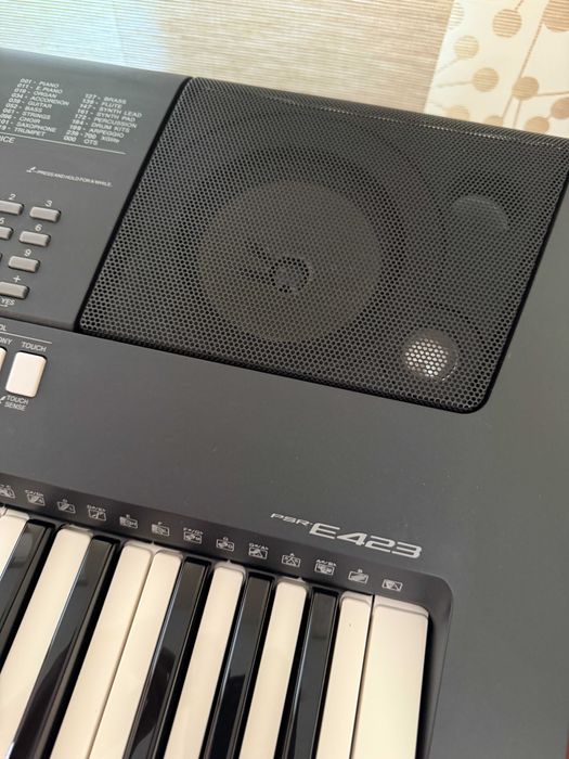 Teclado Piano Digital YAMAHA PSR-E423