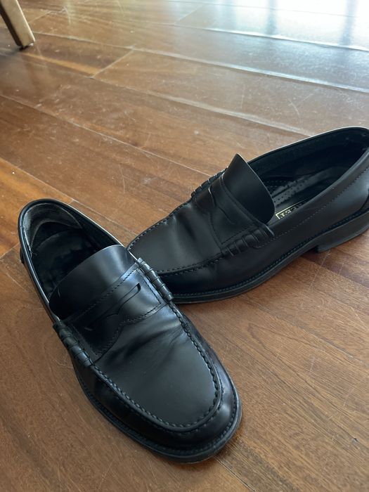 Sapatos  classicos em pele pretos 41 ou 42  em bom estado