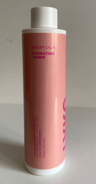 Tonik z kwasem hialuronowym By Lyko Sweep Calm Hyaluronic Toner 200 ml (30)