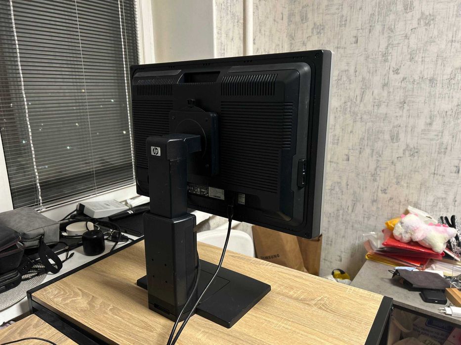 Монітор HP LP2465 / 24" FullHD / S-PVA/ DVI, USB, HDMI* / VESA 100x100