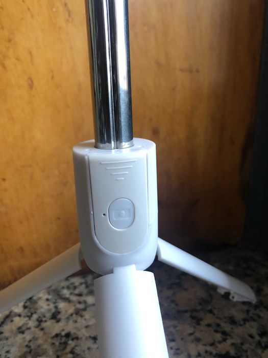 Bastão de selfie universal com comando