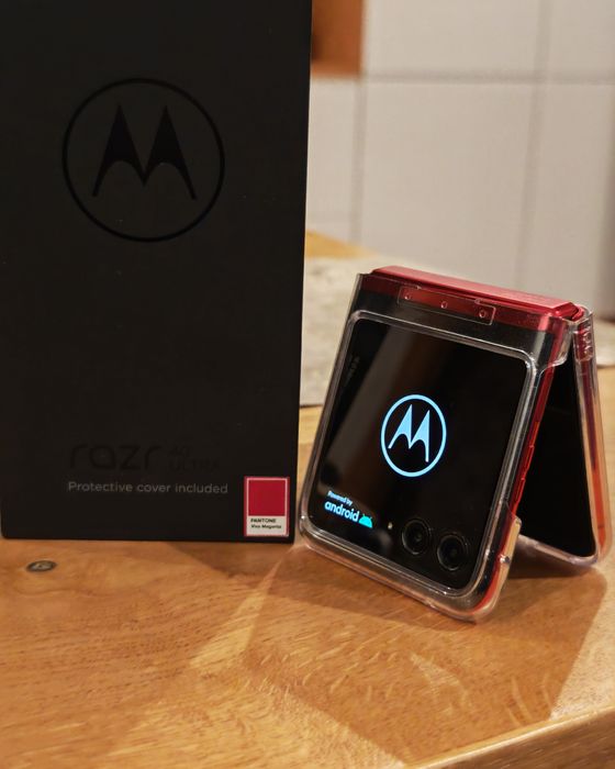 Motorola Razr 40 Ultra Viva Magenta
