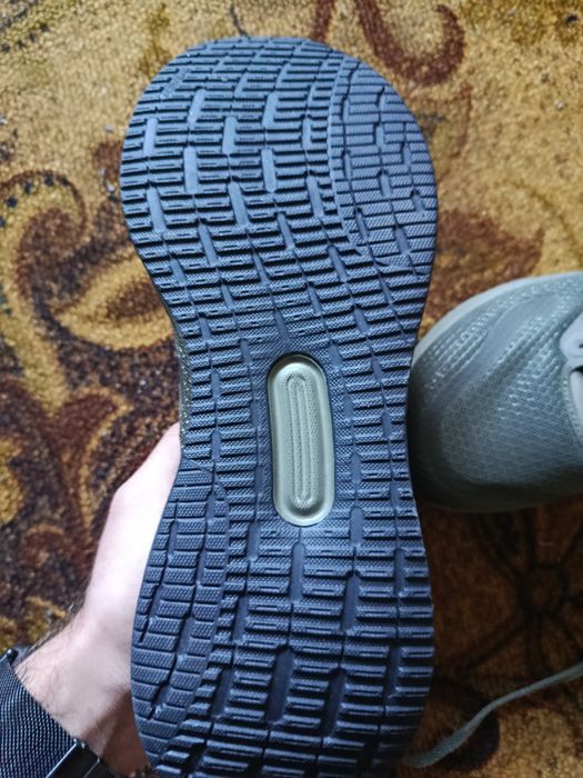 Оригинальні кросівки adidas. Нові!