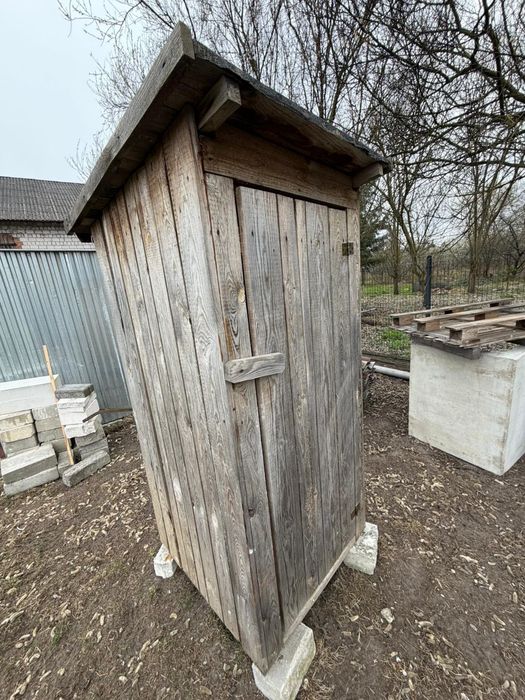 Toaleta drewniana na budowę