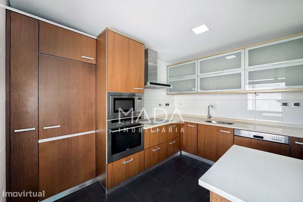 Apartamento T2+1 (último piso) c/sótão no centro histórico de Braga