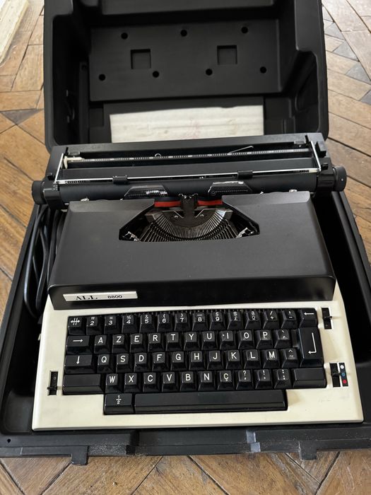 Maquina de Escrever ALL 8800 PERFEITAS CONDIÇÕES