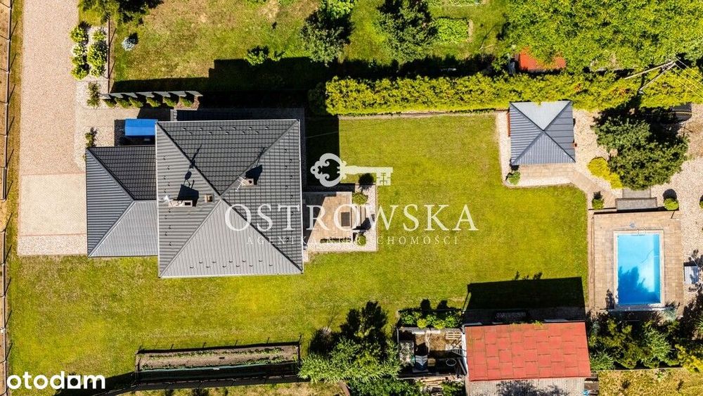 Dom wolnostojący z basenem, dużą działką i garażem