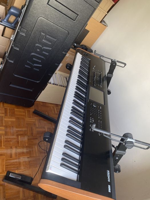 Korg Kronos 2 88 teclado como novo com caixa, support!