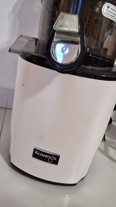 Kuvings Revo830 wyciskarka wolnoobrotowa biała