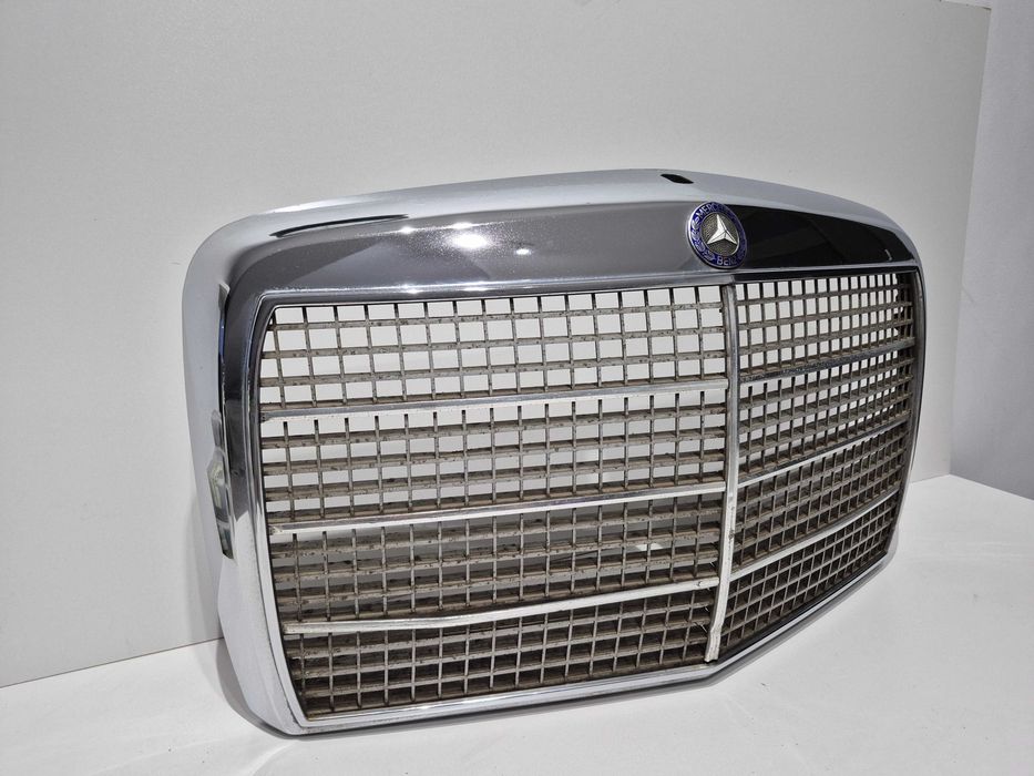 Mercedes W114/W115, 67-72 Grill atrapa chłodnicy zderzaka oryginalna