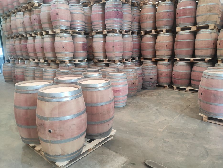 Lotes de barricas 225L em madeira de carvalho
