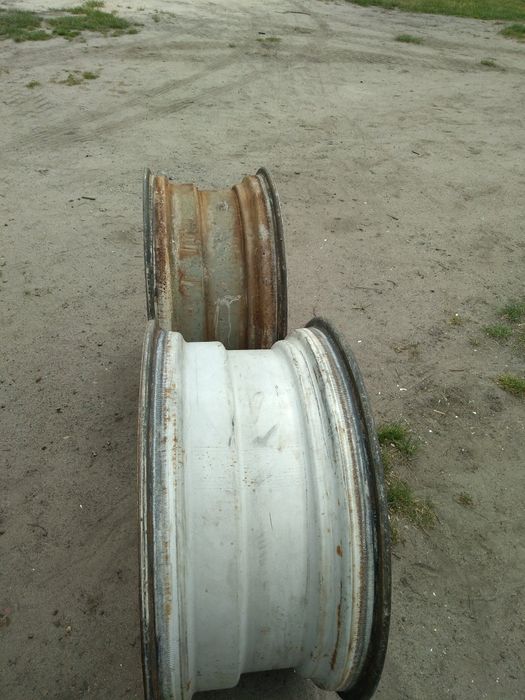 Felgi  new holland R 30 16x30