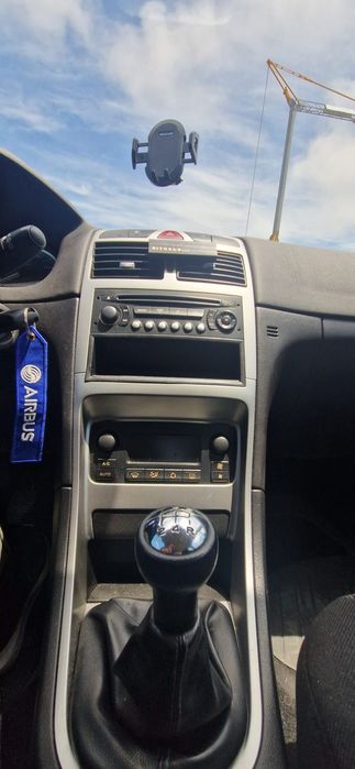 Peugeot 307 110cv 

270.000km

5 Lugares (tem ISOFIX)

Pneus com pouco uso

OFERTA  - Barras de Tejadilho