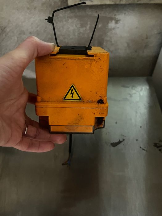 Máquina de lavar a loiça Silanos industrial + doseador de detergente