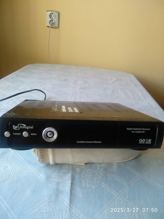 Супутникова антена з цифровим тюнером Sat Intehralgralим тюнером