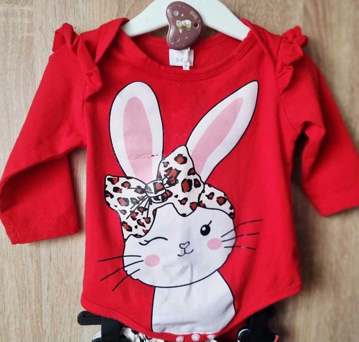 Komplecik z króliczkiem