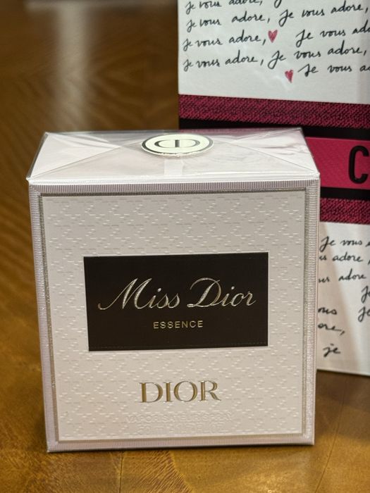 Парфумована вода Miss Dior Essense оригінал  50 ml