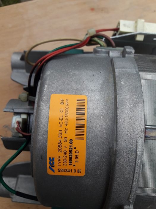 Двигатель для стиральной машины Indesit Ariston