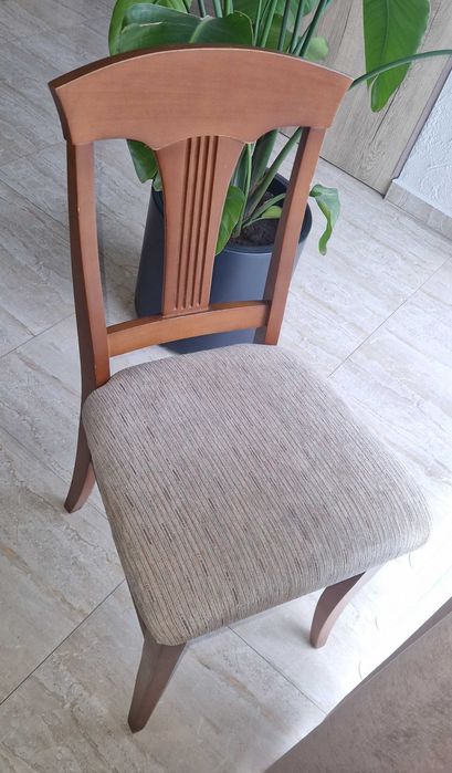 Masywne, eleganckie krzesła