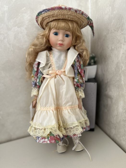 Фарфорова керамічна лялька Sisters