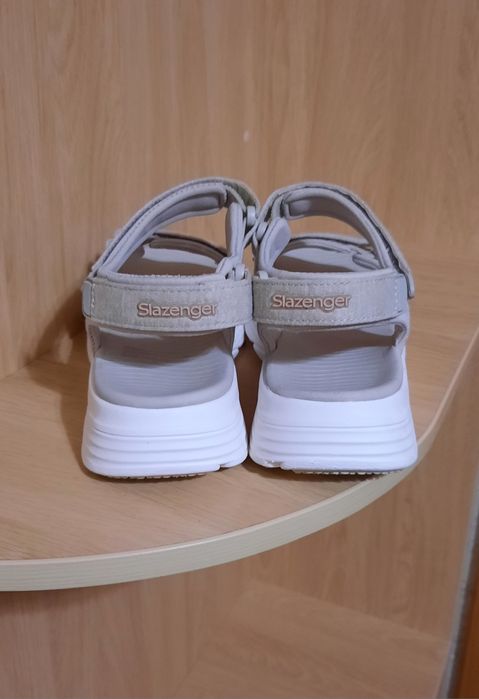 Сандалії Slazenger босоніжки р. 38-39 уст. 25 см на липучках на платформі