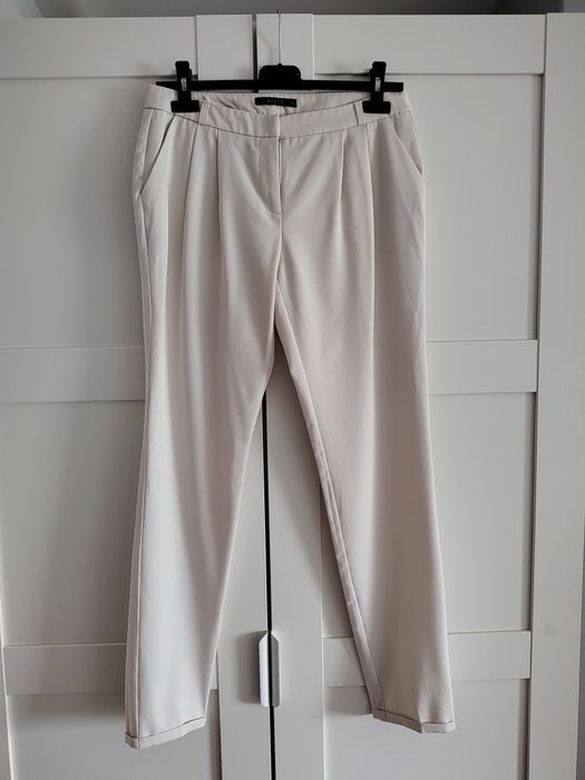 Eleganckie spodnie Mohito