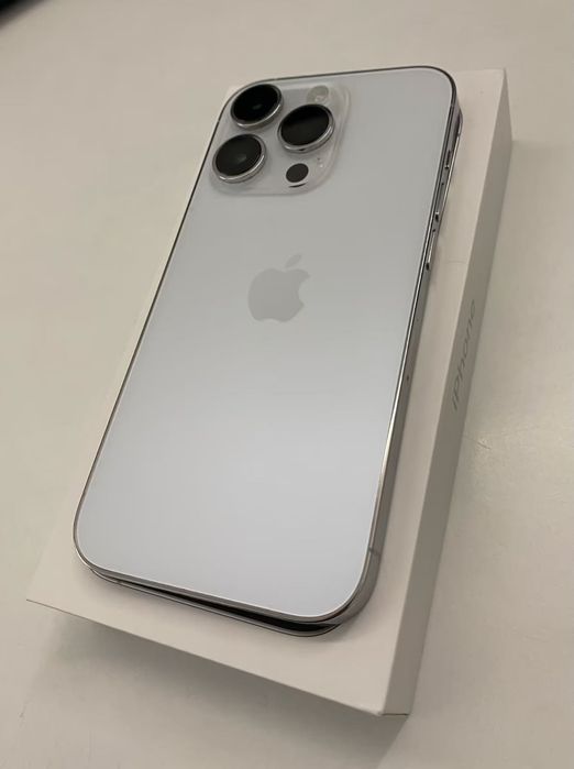 iPhone 14 Pro 256GB Silver | Como Novo | Caixa + Acessórios + AirTag