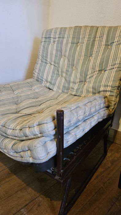 Divã anos 70 muito prático