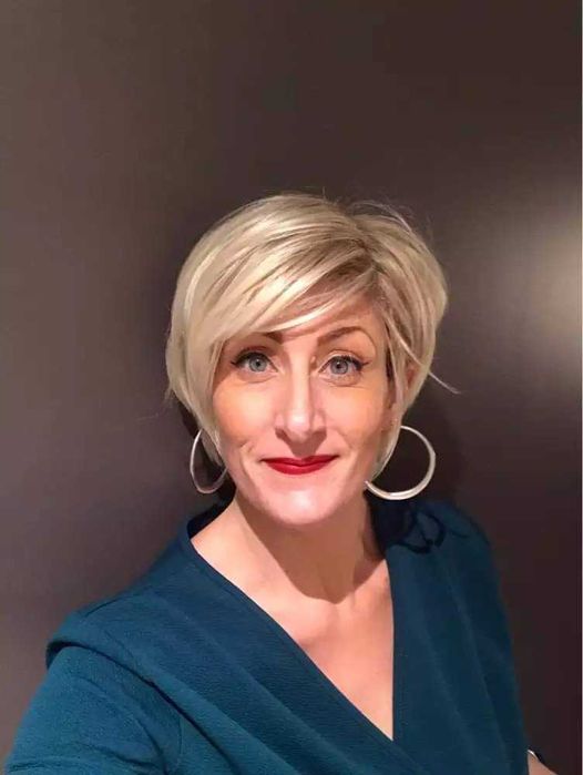 Nowa krótka peruka blond Na co dzień peruki damskie styl pixie