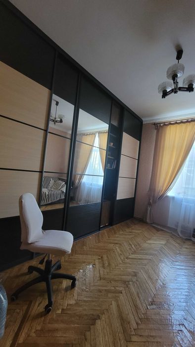 Продам 3-х кімнатну квартиру.