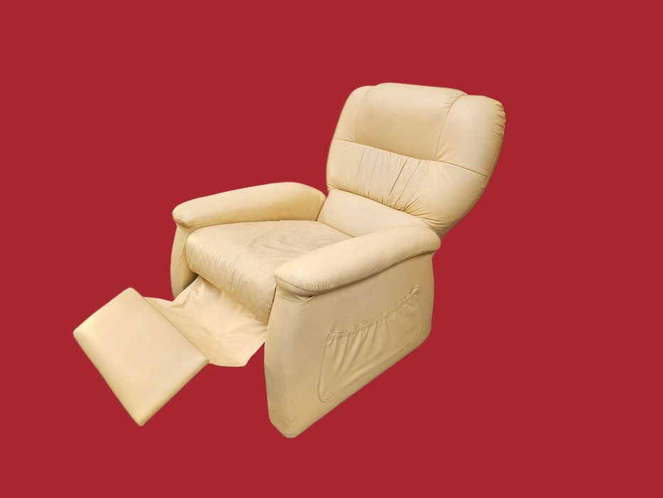 Poltrona Relax, em pele - Muito bom estado geral