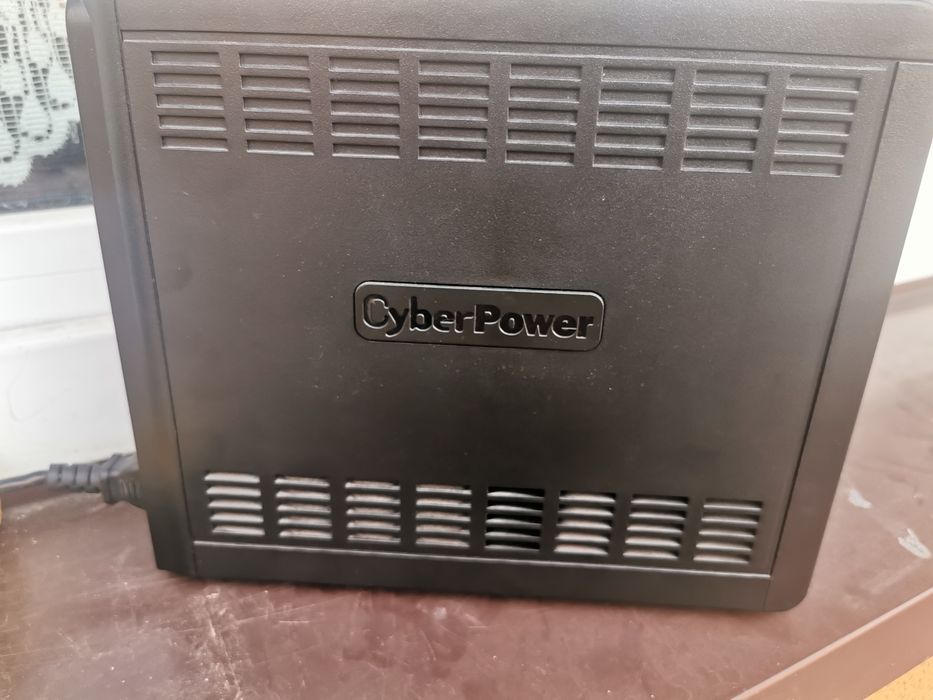 Zasilacz UPS CYBERPOWER VP700ELCD-FR 700VA 390W używany