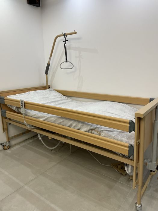 Łóżko rehabilitacyjne BURMEIER drewniane elektryczne