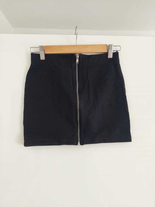 H&M czarna dopasowana spódnica mini 36 z zamkiem klasyczna basic mini