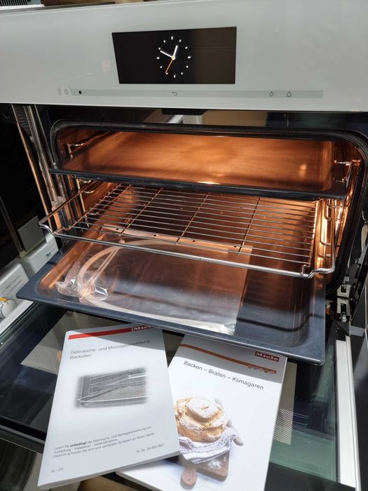 Biały Zestaw Miele Mikrofala M 6262 + Piekarnik Miele H 6800 - 60 BP