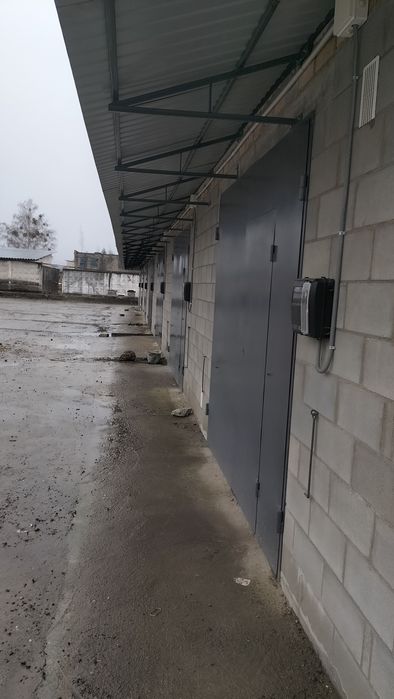 Гараж з ремонтом, централізоване опалення.