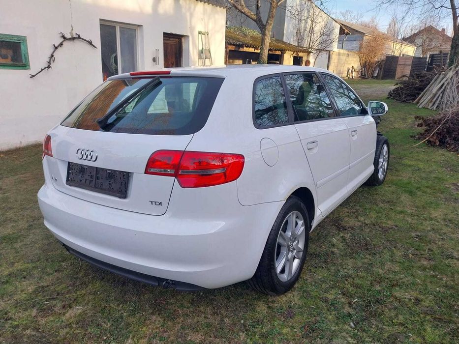 Audi A3 8P Sportback 1.6tdi uszkodzony