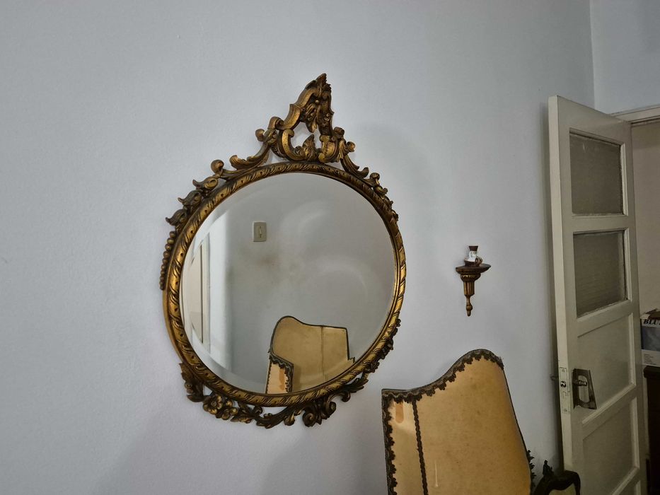 espelho de quarto dourado clássico
