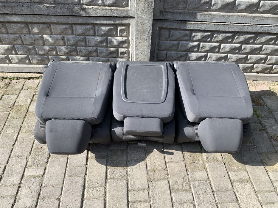 Сидіння Volkswagen Touran 1 задні 3 шт 2003–2010/ підкрильники / задній стоп/ перемикачі поворотів/ дзеркало/ піддон / щеплення/ маховик