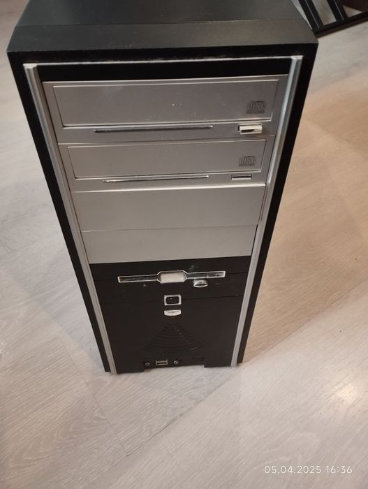 Корпус системного блока с начинкой.