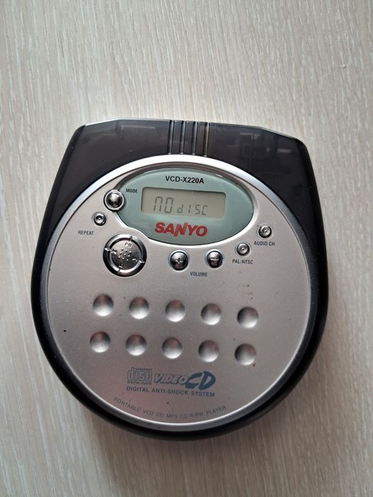Плеєр Sanyo VCD-X220A.VCD, CD, MP3 та CD-R/RW.