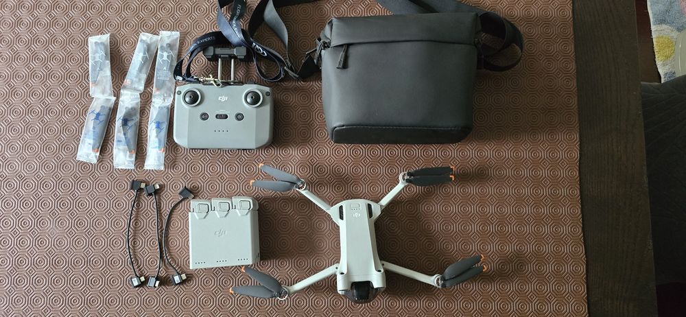 Vendo drone DJI MINI 3 Pro Fly more Combo

Em muito bom estado.

Inclu