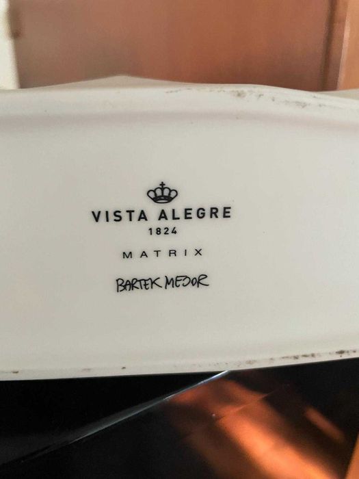Vaso Vista Alegre Matrix, porcelana branca, assinado