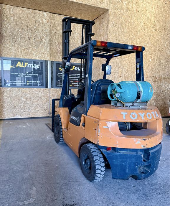 Empilhador toyota 2500kg!! Rigoroso estado!